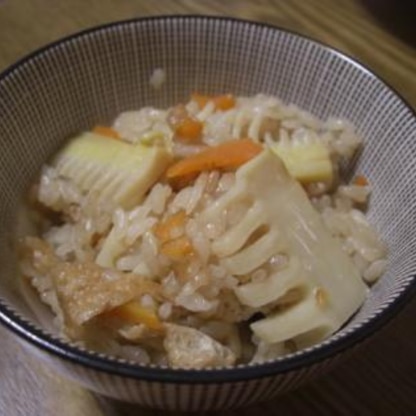 筍ご飯は作るのも食べるのも初めてでした。こんなに美味しいとは。驚きでした。人参と油揚げも入れてみました。旦那もずっと、美味し～と言っていました。